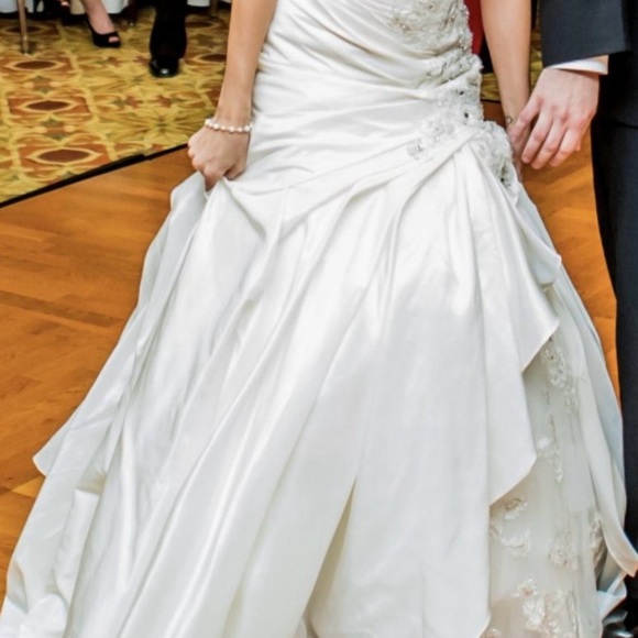 PRIVATE COLLECTION, WEDDING GROWN & BRIDAL CLASSIC VEIL, SIZE: 6, BRAND NEW - Picture 5 of 17